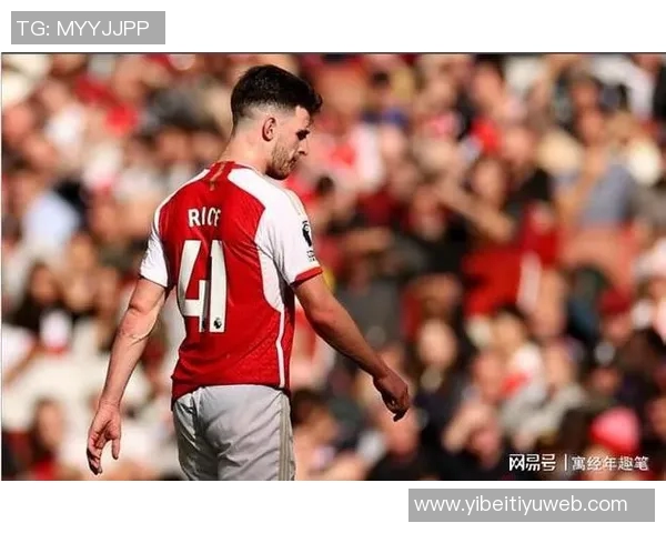 阿森纳球员提前布局拦截战术在中场线前的精彩表现